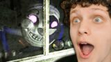 FUJA DO QUARTO DA VANNY E DO MOON! FNAF ESCAPE