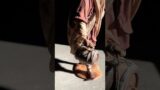 Uomo con botti in mano 30 cm terracotta Angela Tripi