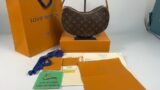 Direct mail LV Louis Vuitton Pochette Croissant presbysbys time shoulder bag