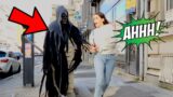 She has no Idea what's  behind Her : Grim Reaper Scare Prank