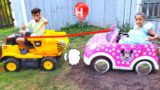 Heidi toy car gets stuck and Zidane comes to the rescue story