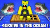 How do I SURVIVE ON A FLOATING DOOR IN THE OCEAN in Minecraft ? SECRET DOOR !