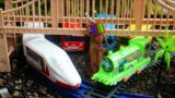Menemukan Dan Merakit Mainan Kereta Express, Thomas And Friend, Ambulance, LRT Jakarta, Siren Head