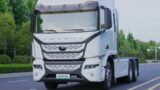 Charging and changing integrated tractor truck, the battery-charging tractor truc