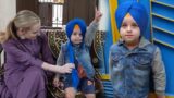 NOAH WEARING A PAGH (TURBAN) IN INDIA FOR THE FIRST TIME *SO CUTE*