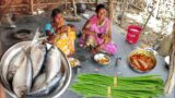 santali tribe traditional cooking RIVER FISH curry with drumsticks prepare by santali tribe women