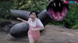 Scary! Beautiful girl chased by giant snake! | Snake Island Python | YOUKU MONSTER MOVIE