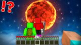 JJ and Mikey Climbed up to BLOOD MOON and Try Escape Minecraft Challenge – Maizen Mizen JJ and Mikey