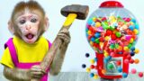 KiKi Monkey try to get Rainbow Gumballs from Dubble Bubble Candy Dispenser | KUDO ANIMAL KIKI