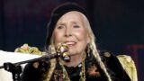 Watch Joni Mitchell Make Her GRAMMYS PERFORMANCE DEBUT at 80