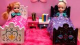 Go to bed ! Elsa & Anna toddlers – bedtime – breakfast morning routine – Barbie dolls