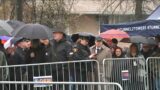 Masses arrive to pay tribute to fallen NYPD officer