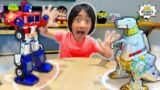 This Toy Robot Transforms by itself! Grimlock vs Optimus Prime and Buzz Lightyear!