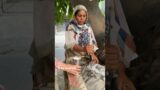 Mother of two children selling ice #humanity #supportsmallbusiness #india