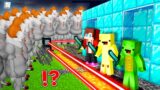 PENNYWISE vs Security House in Minecraft Maizen JJ and Mikey and Banana Kid Challenge